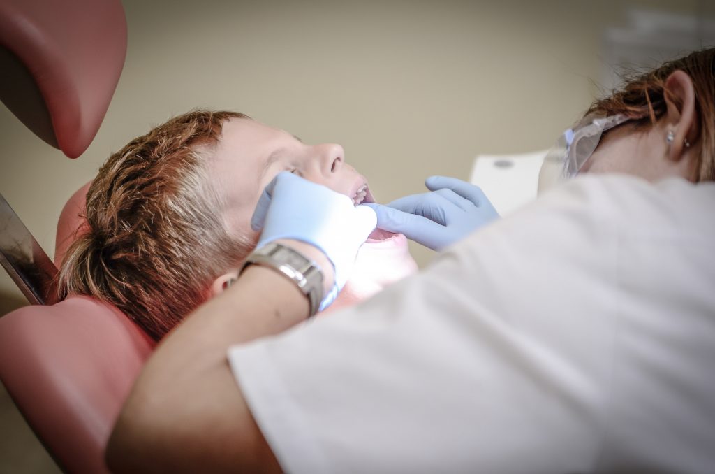 PARENTS MIGHT PASS ON DENTAL PHOBIA TO KIDS-min