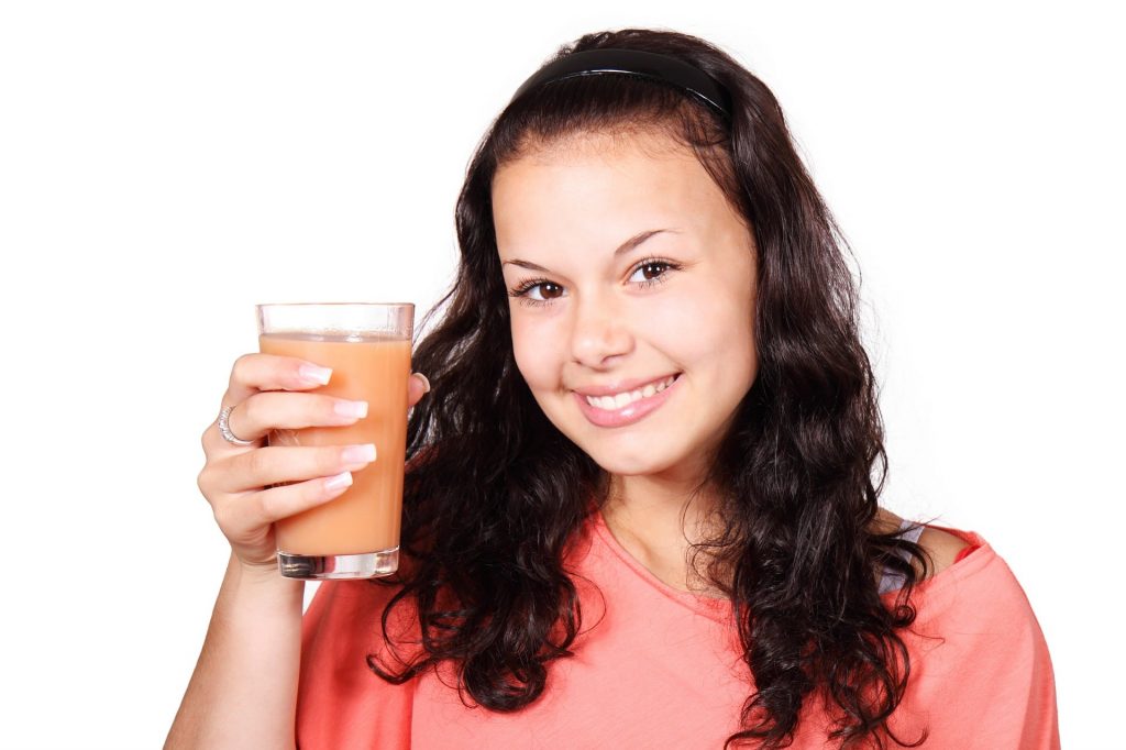 HOW ACIDIC DRINKS THREATEN DENTAL HEALT-min